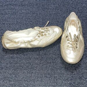 Tod’s Made in Italy gold shoes size 35 (5 in US)